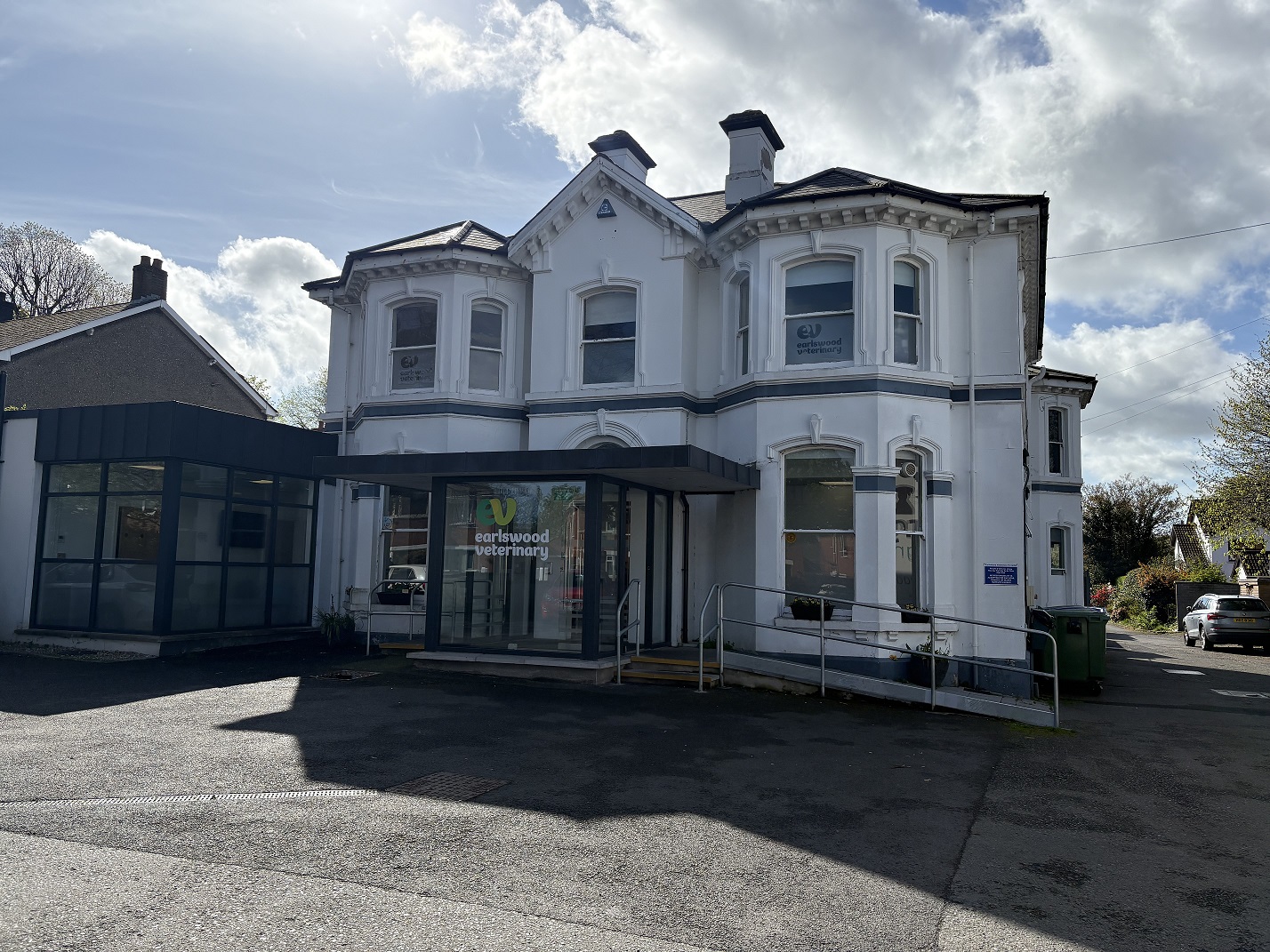 Exterior of Vets Now Belfast host practice