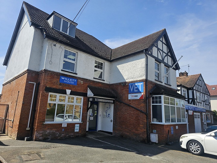 Exterior view of Vets Now Staines host practice Exterior view of Vets Now Staines host practice