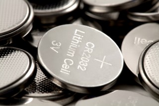 button-batteries-vets-now image of button batteries for Vets Now article on the dangers of button batteries