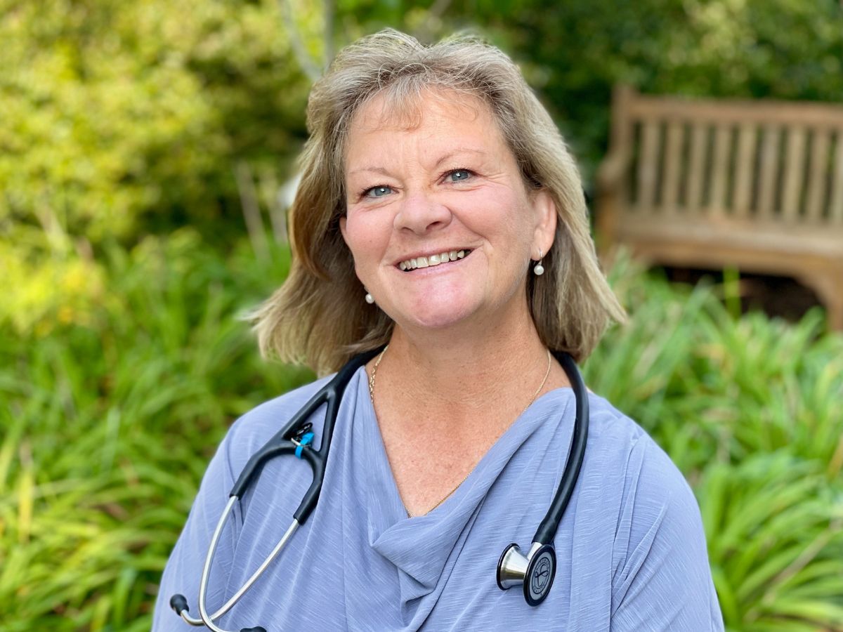 Leslie_Wereszczak Image of vet Leslie Wereszczak sitting in a garden