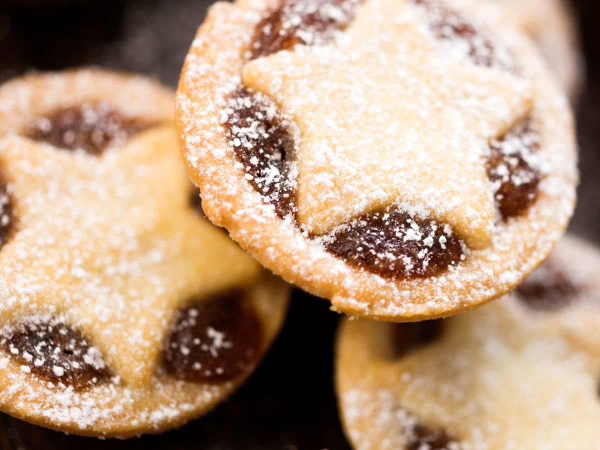 mince-pies-closeup-692977851a841 Close-up of traditional mince pies topped with star-shaped pastry and a dusting of icing sugar.